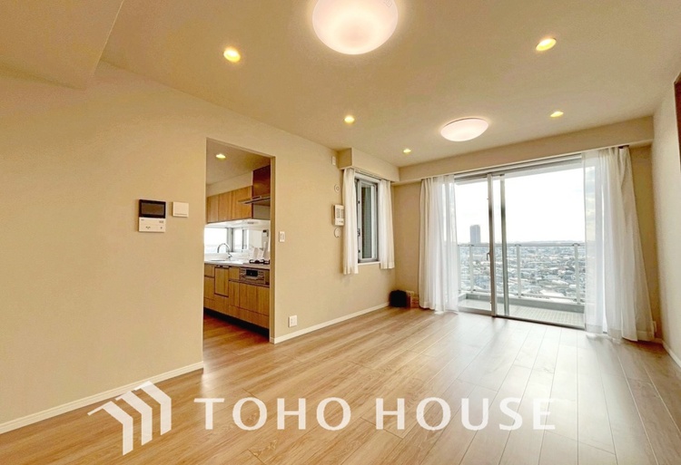 内装 ◆瀟洒な空間◆落ち着きのある彩が見事に調和させた瀟洒な空間を演出。ここに集まる家族の会話と笑顔が絶え間なく続く幸せな空間。