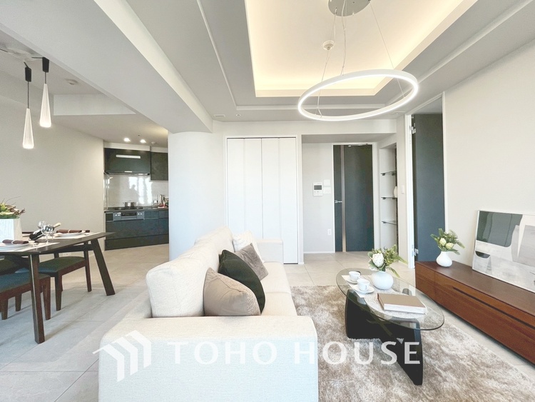 内装 ◆陽光◆が差し込む。この開放的なLDKに家族の笑顔が集う。家族が一緒に過ごす空間は明るく、そして居心地よく。