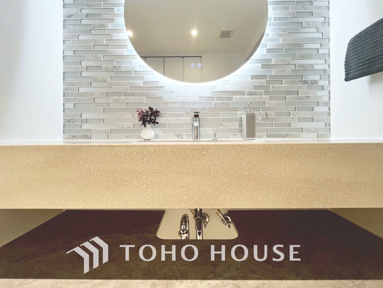 洗面 ◆快適◆煌びやかな暮らしの中にも忘れたくない快適さ。大きな収納が助けてくれます。