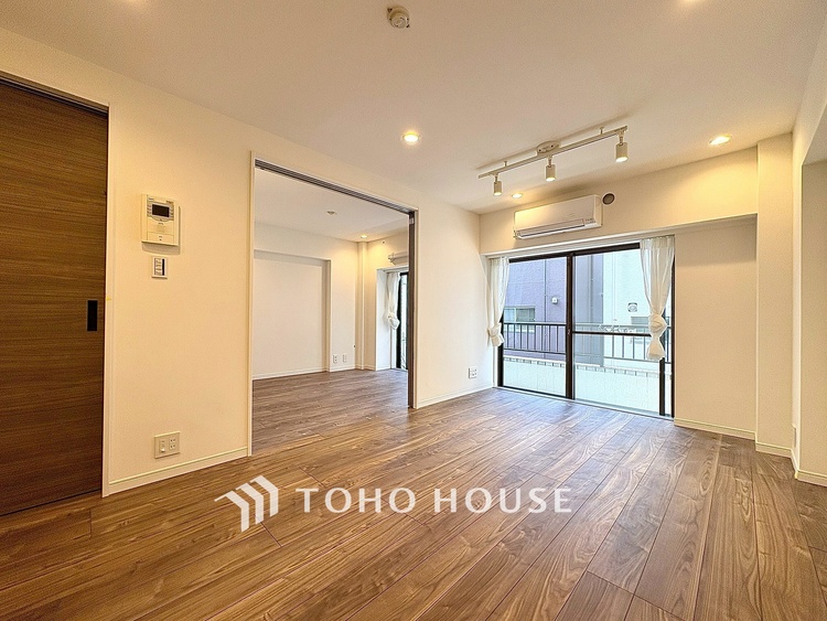 内装 【LIVING】◆眩い◆光が燦々と入り、家族の笑顔を照らす。「いつまでも続いて」と願う夢のような毎日がここにある。