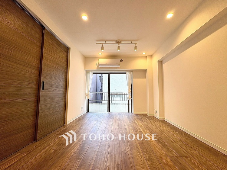 内装 【LIVING】◆陽光◆が差し込む。この開放的なLDKに家族の笑顔が集う。家族が一緒に過ごす空間は明るく、そして居心地よく。