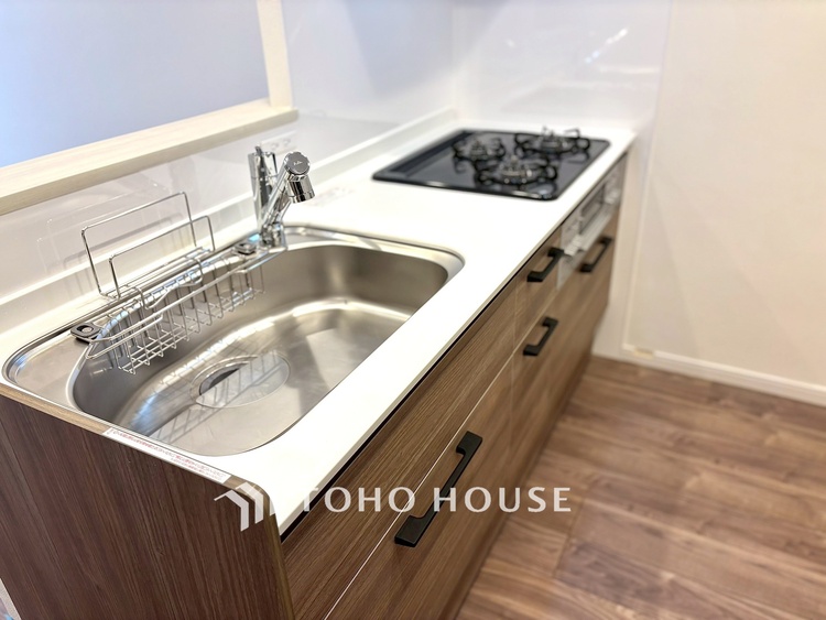 キッチン 【KITCHEN】◆ワクワク◆開放的で機能性も高いシステムキッチン。お子様は毎日のご飯にワクワク！