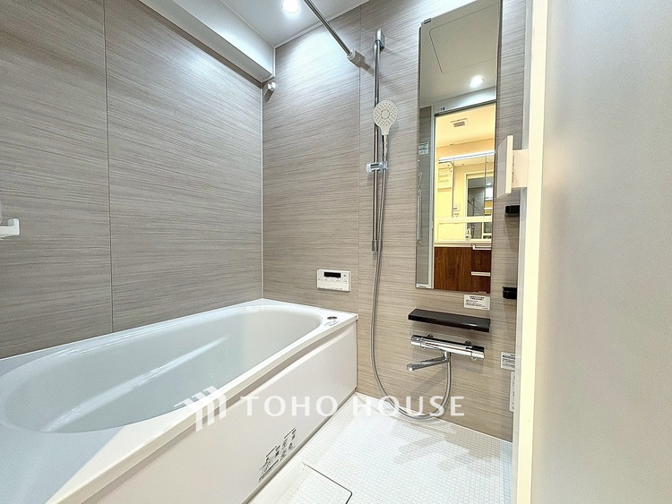 風呂 【BATHROOM】◆プライベートな空間◆simpleだからrelaxできるんです。こころもからだもキレイさっぱり。