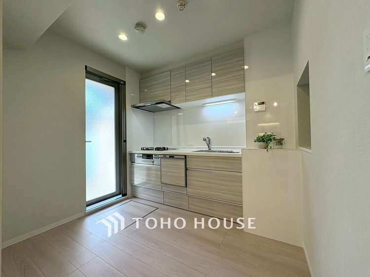 キッチン 【KITCHEN】◆ワクワク◆開放的で機能性も高いシステムキッチン。お子様は毎日のご飯にワクワク！