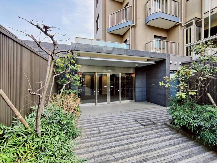 その他 上質感漂う玄関アプローチです。