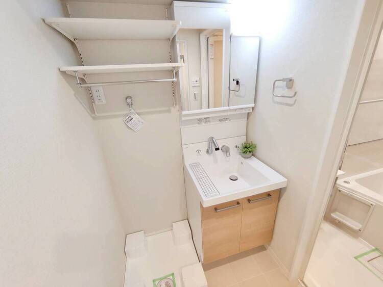 その他 清潔感を感じられる洗面化粧台。