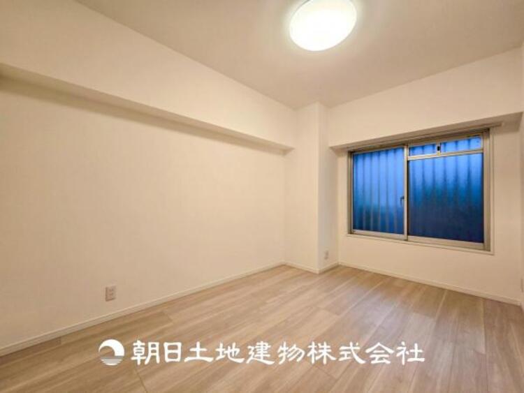 内装 【居室】大切な家族一人ひとりの大切な個別空間。趣味・感性で個性的に飾って頂けるようシンプルに仕上げてあります。自分時間を充実させながら心豊かなひとときを過ごすための大切な空間。