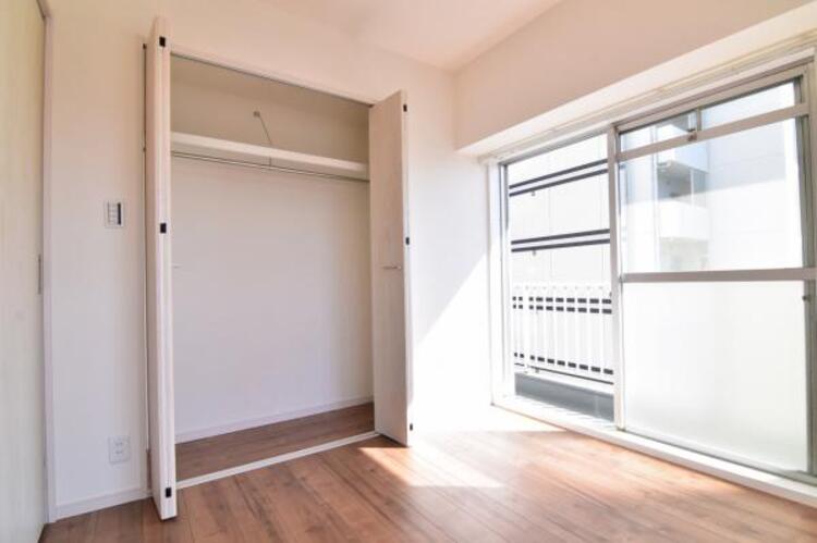 設備 全室収納付き　収納を全室に設置。衣類はもちろん、部屋ごとに必要なものを細かく収納でき、利便性も高まります。