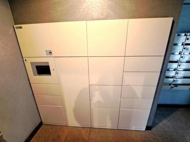 設備 ネットショッピングの隆盛により、ますます利用者が増える宅配便。不在時でも荷物を受け取れる宅配ボックスは共働きをはじめ、様々なご家庭に便利です。