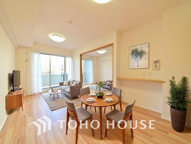 内装 明るいLDKは自然と家族が集まるコミュニケーションの場所に（家具は全てCGです）