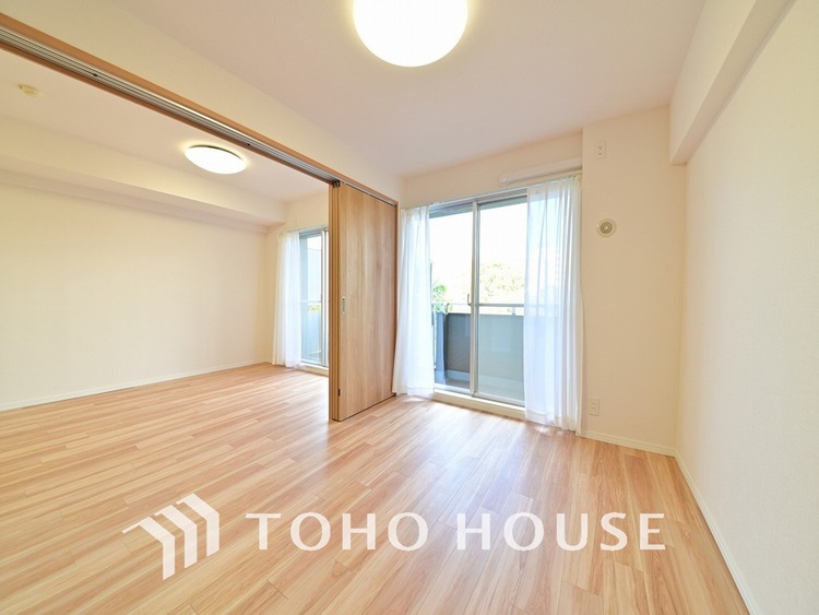 内装 1日の疲れを癒し、心地よく寛げるようゆったりとした広さをしています