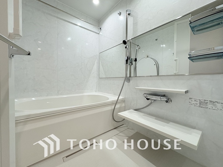 風呂 一日の疲れを癒すバスルームは、心地よいリラックスを叶える清潔感溢れる空間