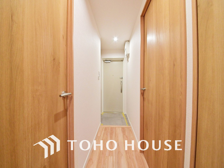 玄関 飾り過ぎないシンプルな内装の玄関