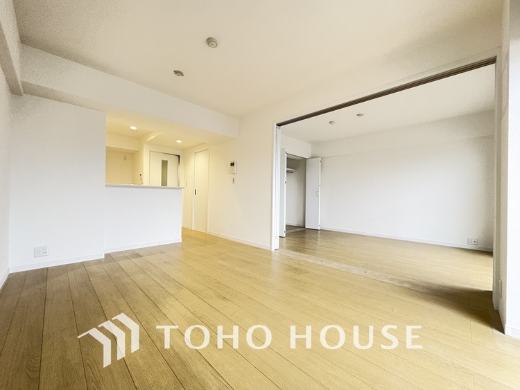 内装 広がりのある住空間、家族が集まるリビング・ダイニング