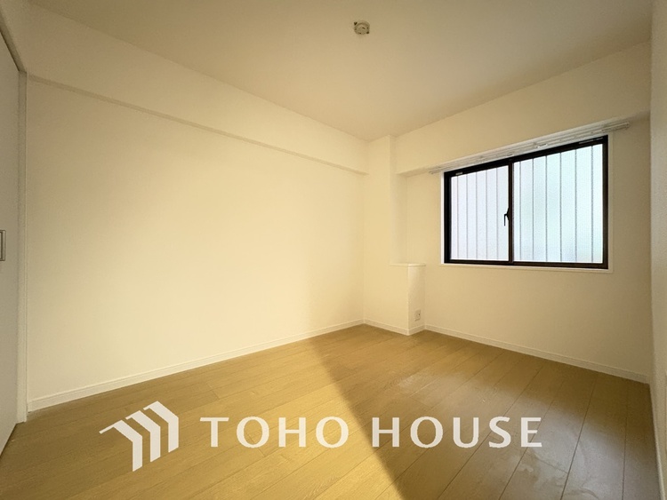 内装 採光もある洋室は、くつろぎのひと時を過ごすのにぴったり