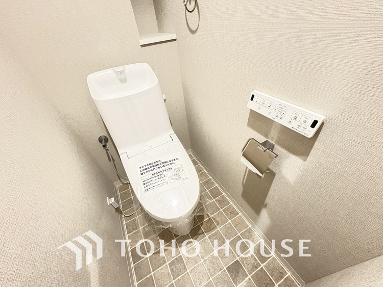 トイレ 清潔な洗浄機能付温水シャワートイレ