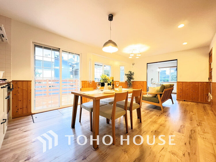 内装 家族みんなが爽やかに過ごせるように、光をたっぷり取り込んだLDK