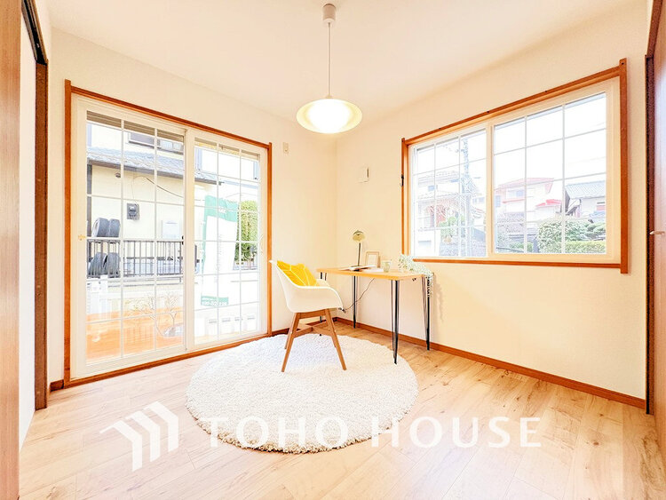 内装 採光もある洋室は、くつろぎのひと時を過ごすのにぴったり