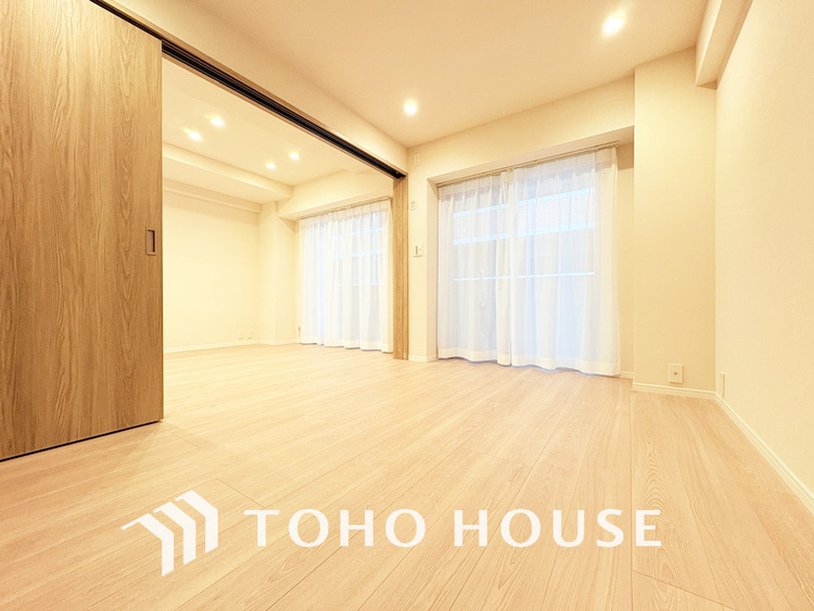 内装 採光もある洋室は、くつろぎのひと時を過ごすのにぴったり