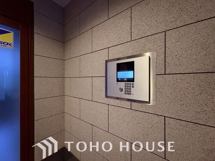 エントランス エントランスはオートロック完備で安心のセキュリティ