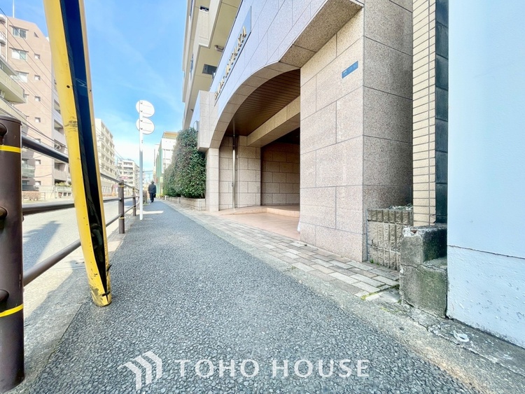 外観 ほんの少しのこだわり。ちょっとした色使いがその家がもつ雰囲気、趣（おもむき）を携え、暮らす家族や訪ねてくる友人・知人に新鮮な香りを運んできます。