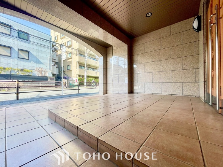 外観 ほんの少しのこだわり。ちょっとした色使いがその家がもつ雰囲気、趣（おもむき）を携え、暮らす家族や訪ねてくる友人・知人に新鮮な香りを運んできます。