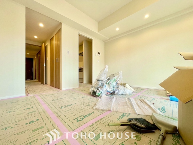 内装 【改装中】【LIVING】◆煌びやか◆愛おしい家族との団欒の時間をより一層幸せなものに感じさせる煌びやかなLDK。輝かしい毎日が待っています。