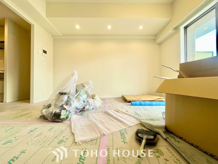 内装 【改装中】【LIVING】◆眩い◆光が燦々と入り、家族の笑顔を照らす。「いつまでも続いて」と願う夢のような毎日がここにある