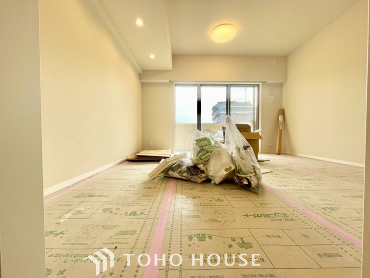 内装 【改装中】【LIVING】◆扉を◆開くとこの景色。家族の”おかえり”の声が聞こえてきそう。