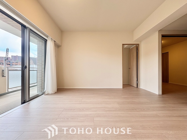 内装 【LIVING】◆扉を◆開くとこの景色。家族の”おかえり”の声が聞こえてきそう。