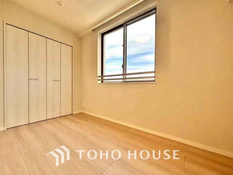 内装 風の通り道。舞い込んでくる風が優しく躍り、室内に爽やかな空気を運んでくる。