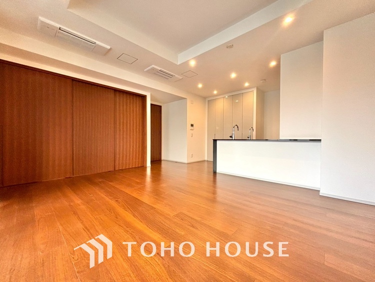 内装 「想像していた以上に広い」が写真を撮っているときの感想です。家事動線に配慮したプランによりご家族がくつろげる明るく広い空間が確保できました。