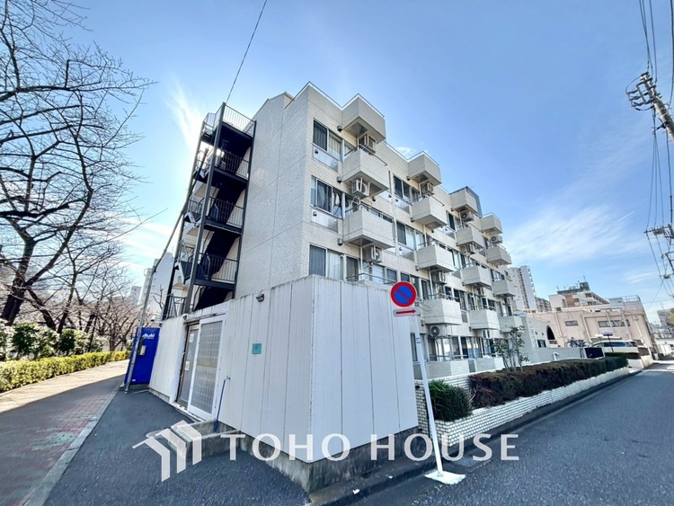 外観 手元の収納から、足元の収納までが全てスライド式で、奥のスペースまで有効に活用できます。奥まで上から見渡せるので、たまにしか使わない調理器具もサッと取出せます。