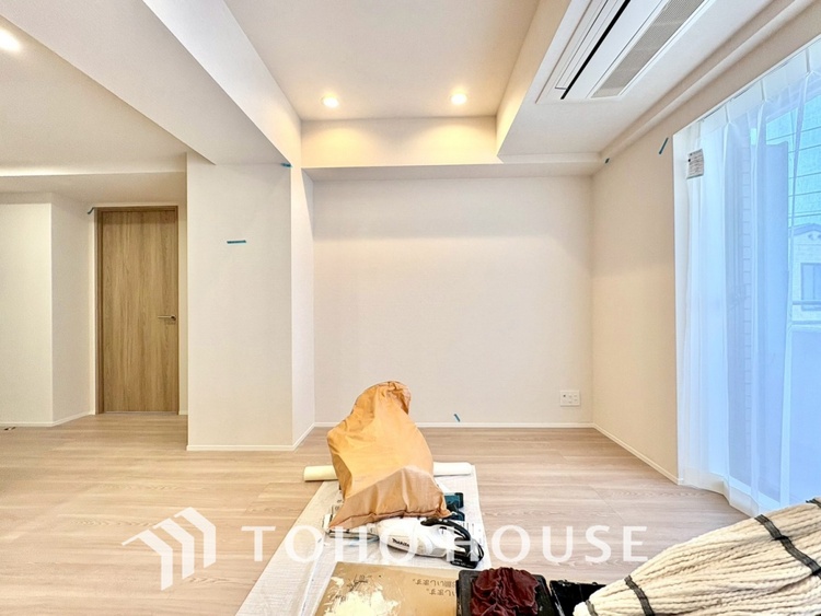 内装 【LIVING】◆陽光◆が差し込む。この開放的なLDKに家族の笑顔が集う。家族が一緒に過ごす空間は明るく、そして居心地よく。