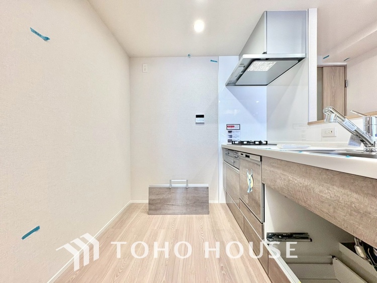 キッチン 【KITCHEN】◆ワクワク◆開放的で機能性も高いシステムキッチン。お子様は毎日のご飯にワクワク！