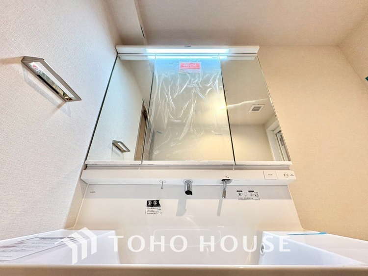 洗面 【WASHROOM】◆快適◆煌びやかな暮らしの中にも忘れたくない快適さ。大きな収納が助けてくれます。