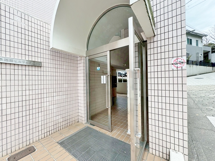 その他 上質感漂う玄関アプローチです。