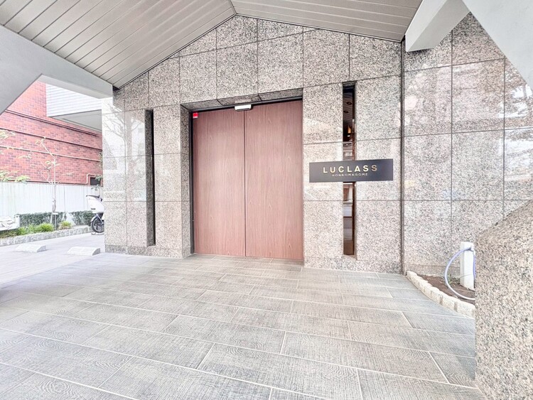 その他 上質感漂う玄関アプローチです。