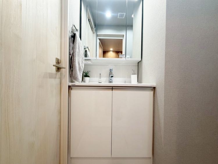 その他 清潔感を感じられる洗面化粧台。