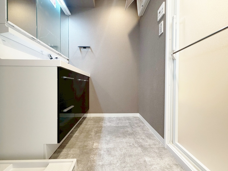 その他 十分な広さの脱衣所。