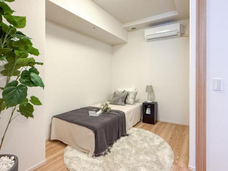 内装 【家具・小物は販売価格に含まれません】家族個々の安らぎの空間。誰もが好みで飾れるシンプルな室内に仕上げてあります。