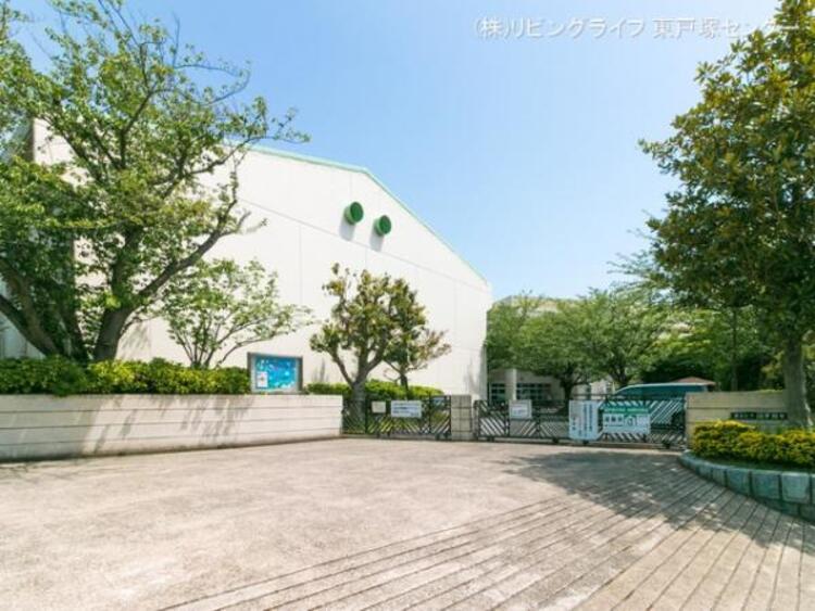 周辺 横浜市立南戸塚中学校　590ｍ