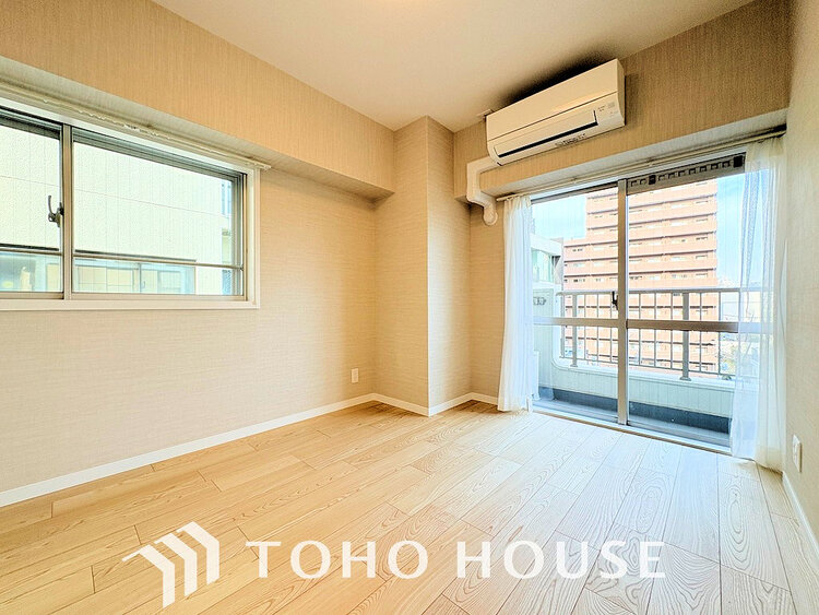 内装 採光もある洋室は、くつろぎのひと時を過ごすのにぴったり