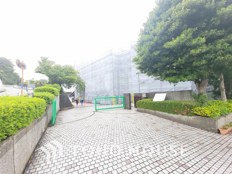 周辺 横浜市立本牧中学校　距離1500m