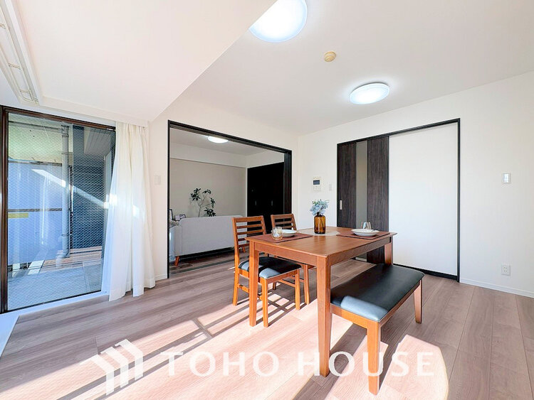 内装 広がりのある住空間、家族が集まるリビング・ダイニング