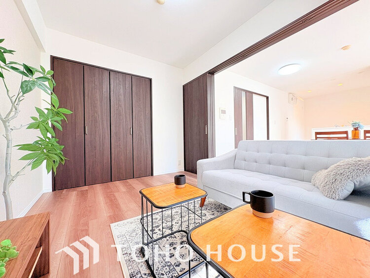 内装 シンプルですっきりとした室内は飽きのこない居心地の良い雰囲気