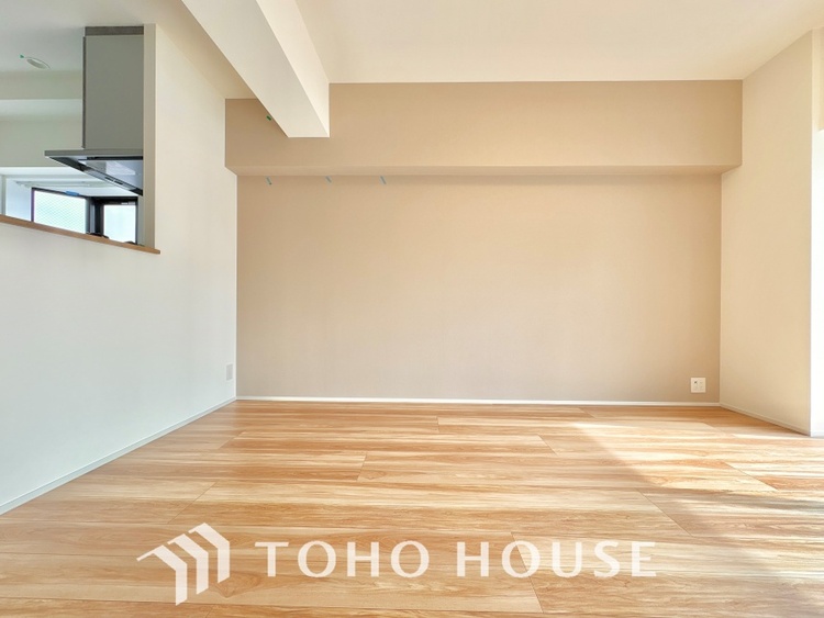 内装 大きく開放的なリビングは、家族が自然と集まり、安心して過ごせる憩いの場所。ゆとりある空間が暮らしに心地よさを届けます。