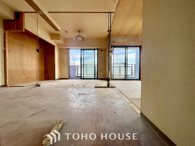 内装 【改装中】ほんの少しのこだわり。ちょっとした色使いがその家がもつ雰囲気、趣（おもむき）を携え、暮らす家族や訪ねてくる友人・知人に新鮮な香りを運んできます。