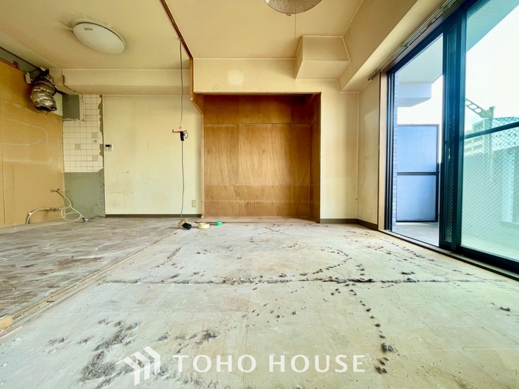 内装 【改装中】ほんの少しのこだわり。ちょっとした色使いがその家がもつ雰囲気、趣（おもむき）を携え、暮らす家族や訪ねてくる友人・知人に新鮮な香りを運んできます。