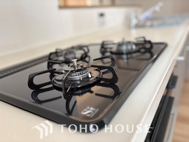 キッチン 時を超えて愛されるデザインが、日常を特別なひとときへと昇華させます。この場所から、心満たされる豊かな食卓が始まります。